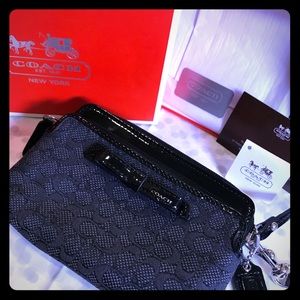 COACH Black Double ZIP Small Wristlet